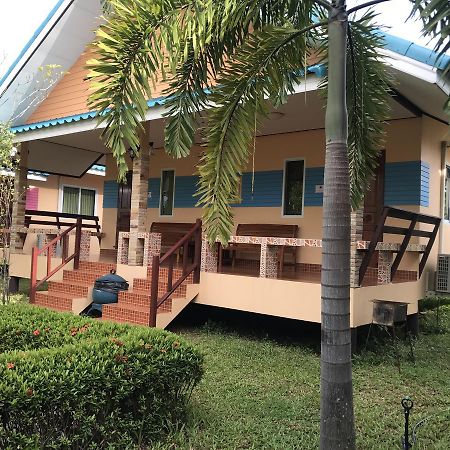 Sangtong Beach Resort Laem Sing Eksteriør bilde