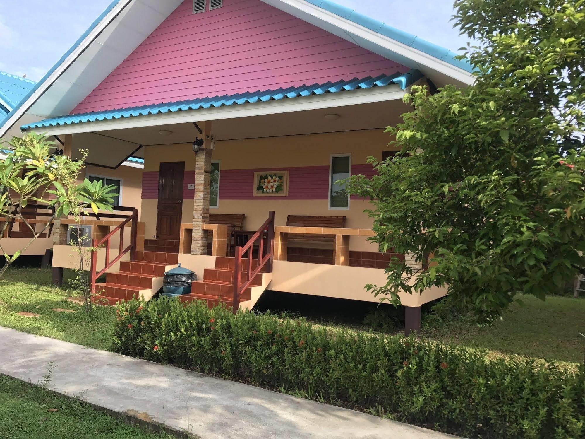 Sangtong Beach Resort Laem Sing Eksteriør bilde