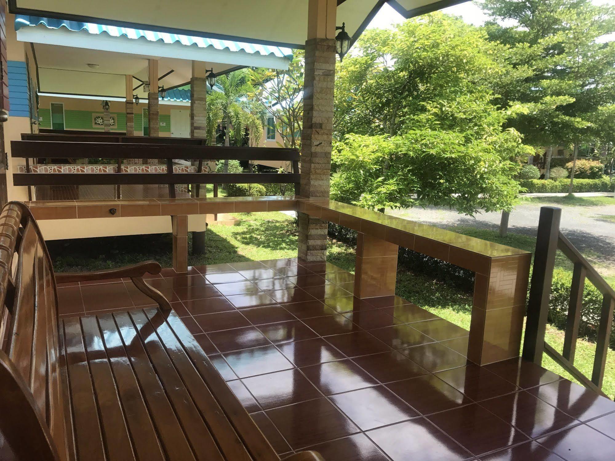 Sangtong Beach Resort Laem Sing Eksteriør bilde