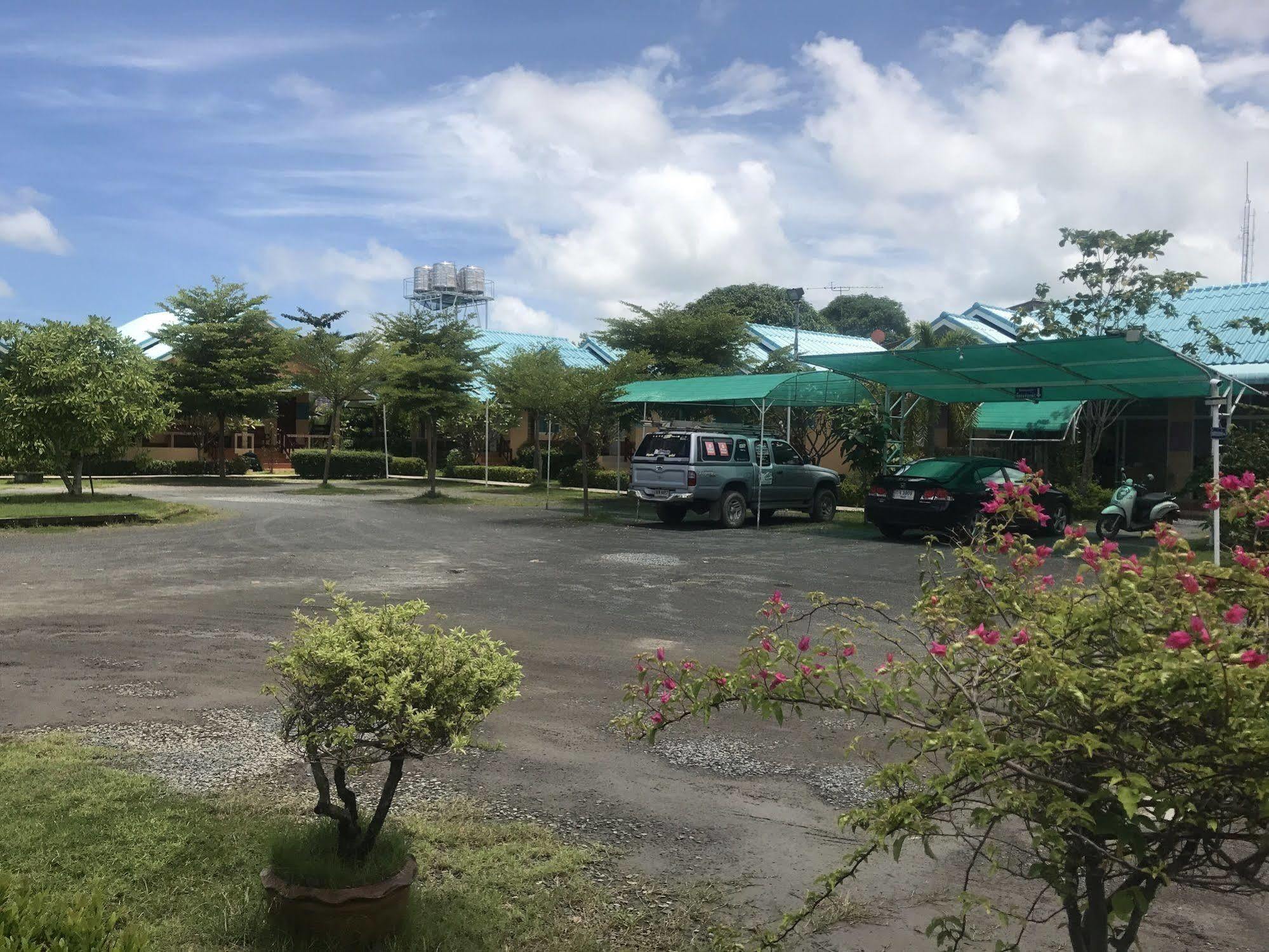 Sangtong Beach Resort Laem Sing Eksteriør bilde