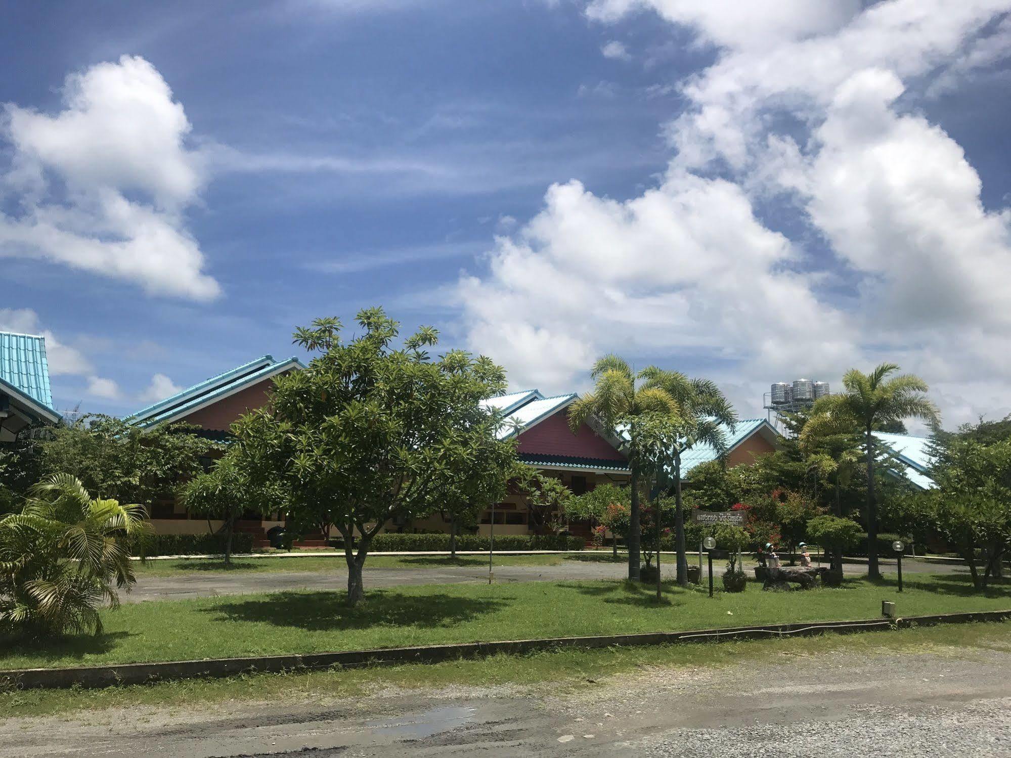 Sangtong Beach Resort Laem Sing Eksteriør bilde