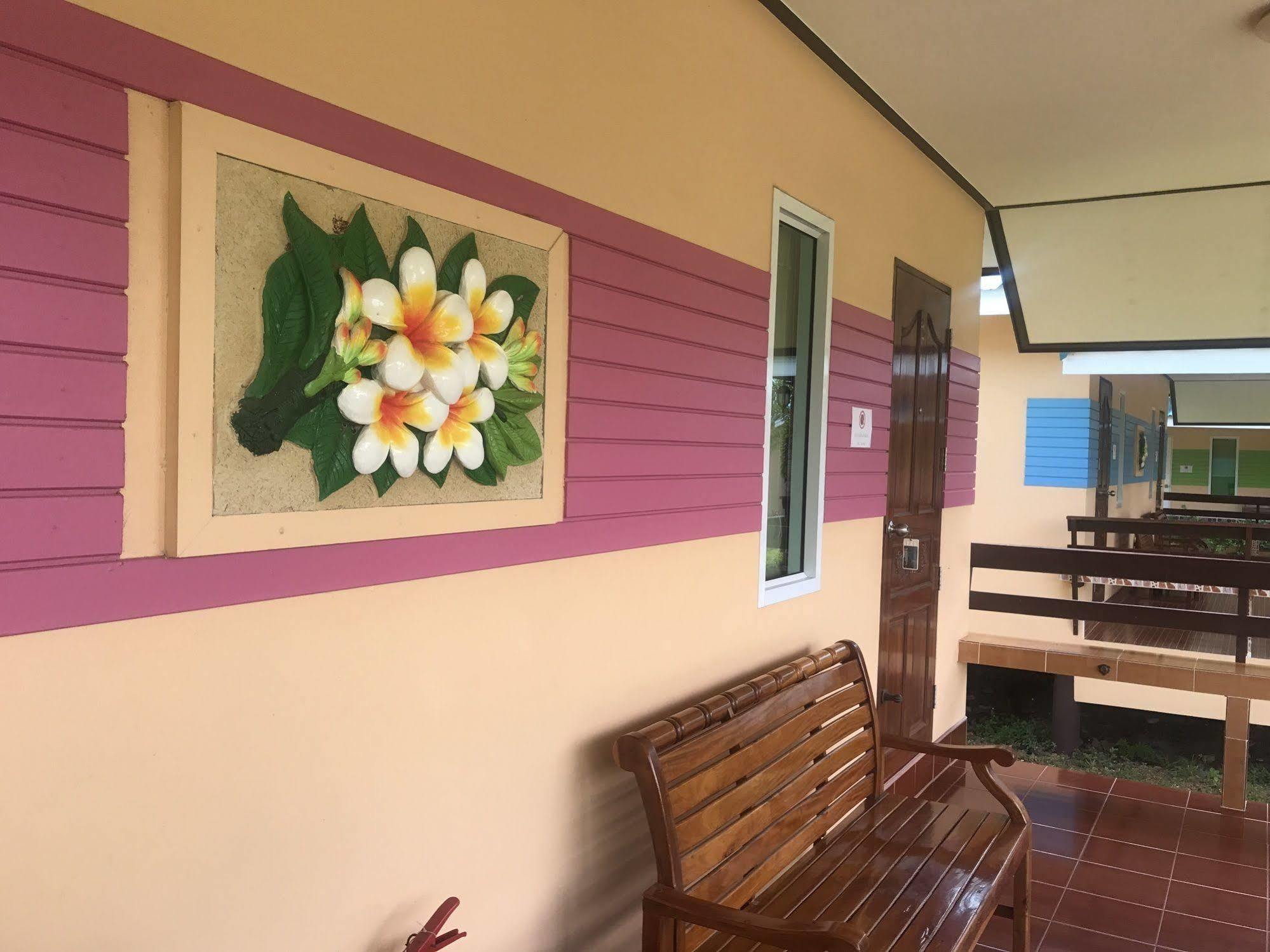 Sangtong Beach Resort Laem Sing Eksteriør bilde
